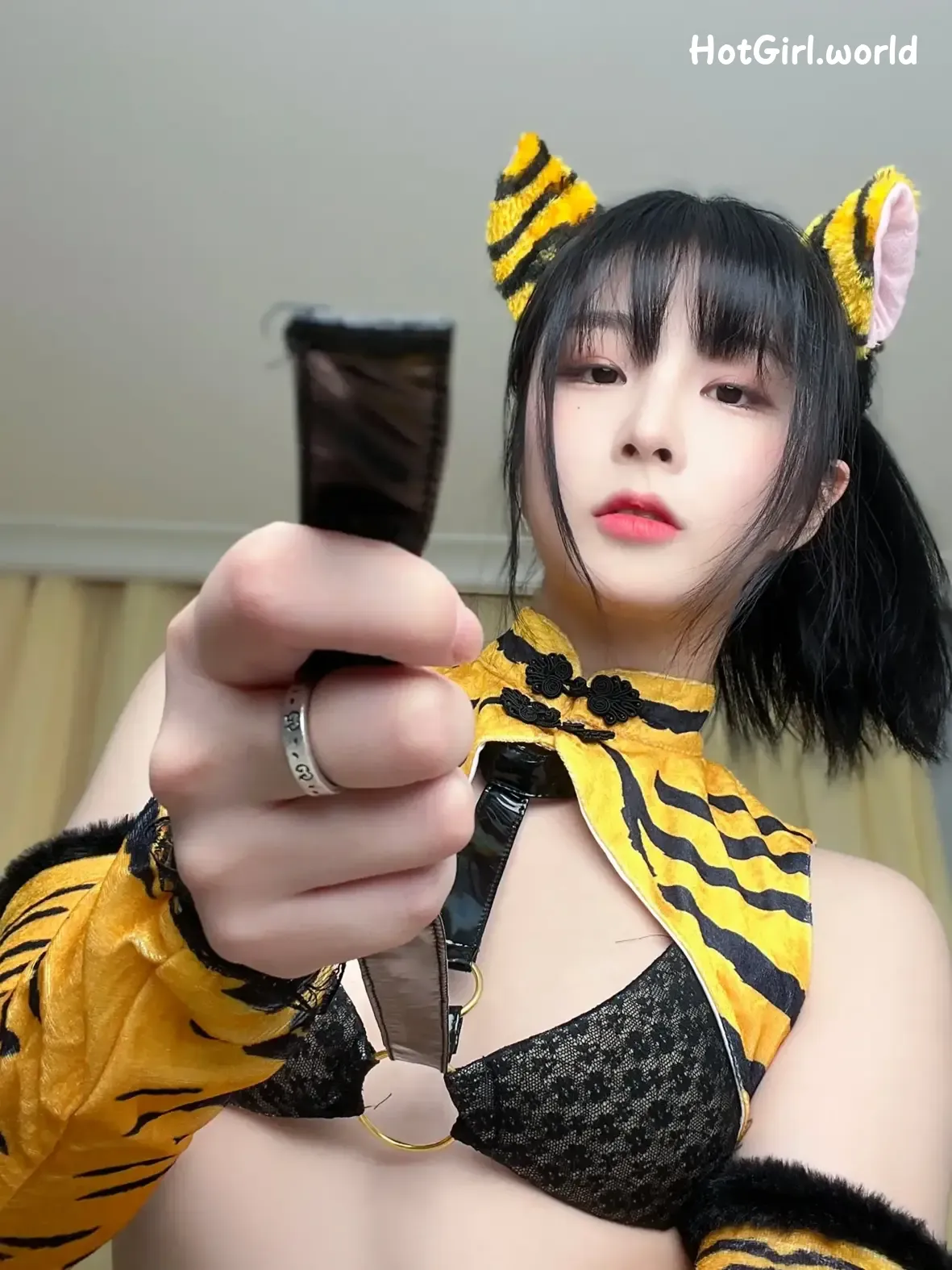 275_hotgirl.world.webp