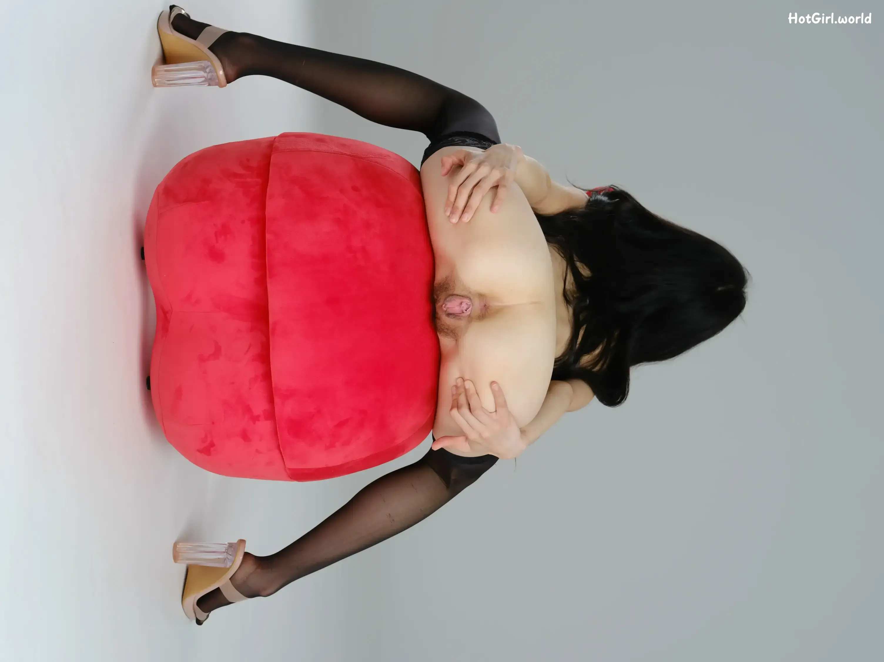 230_hotgirl.world.webp