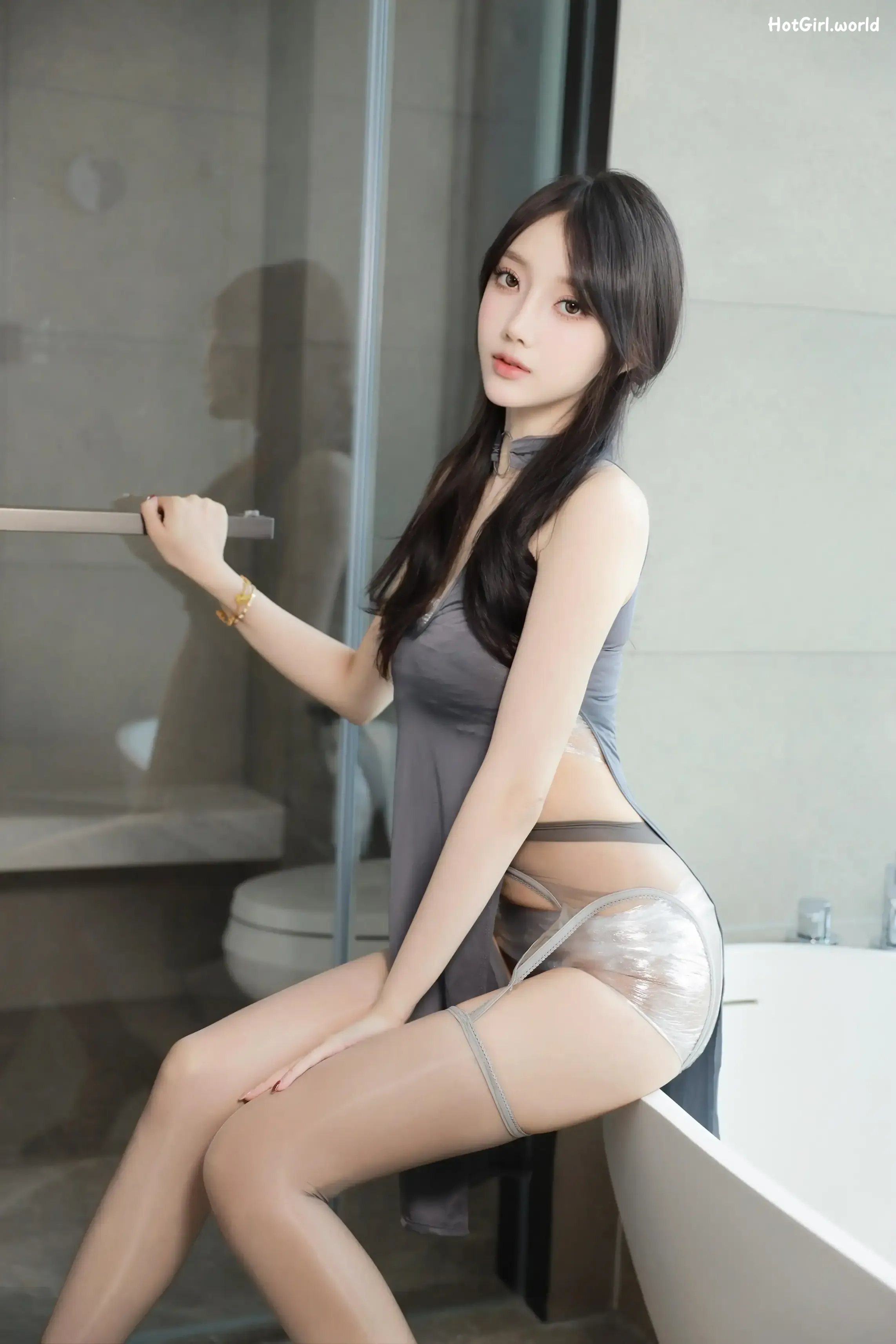 001_hotgirl.world.webp