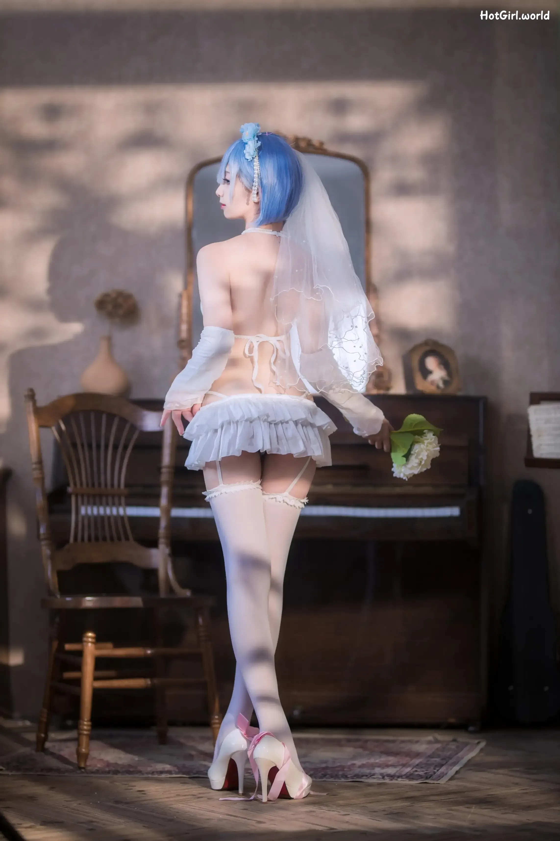 002_hotgirl.world.webp
