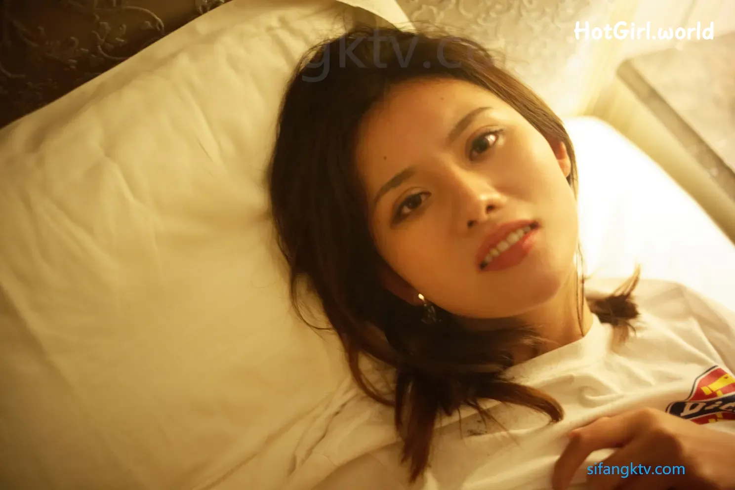 068_hotgirl.world.webp