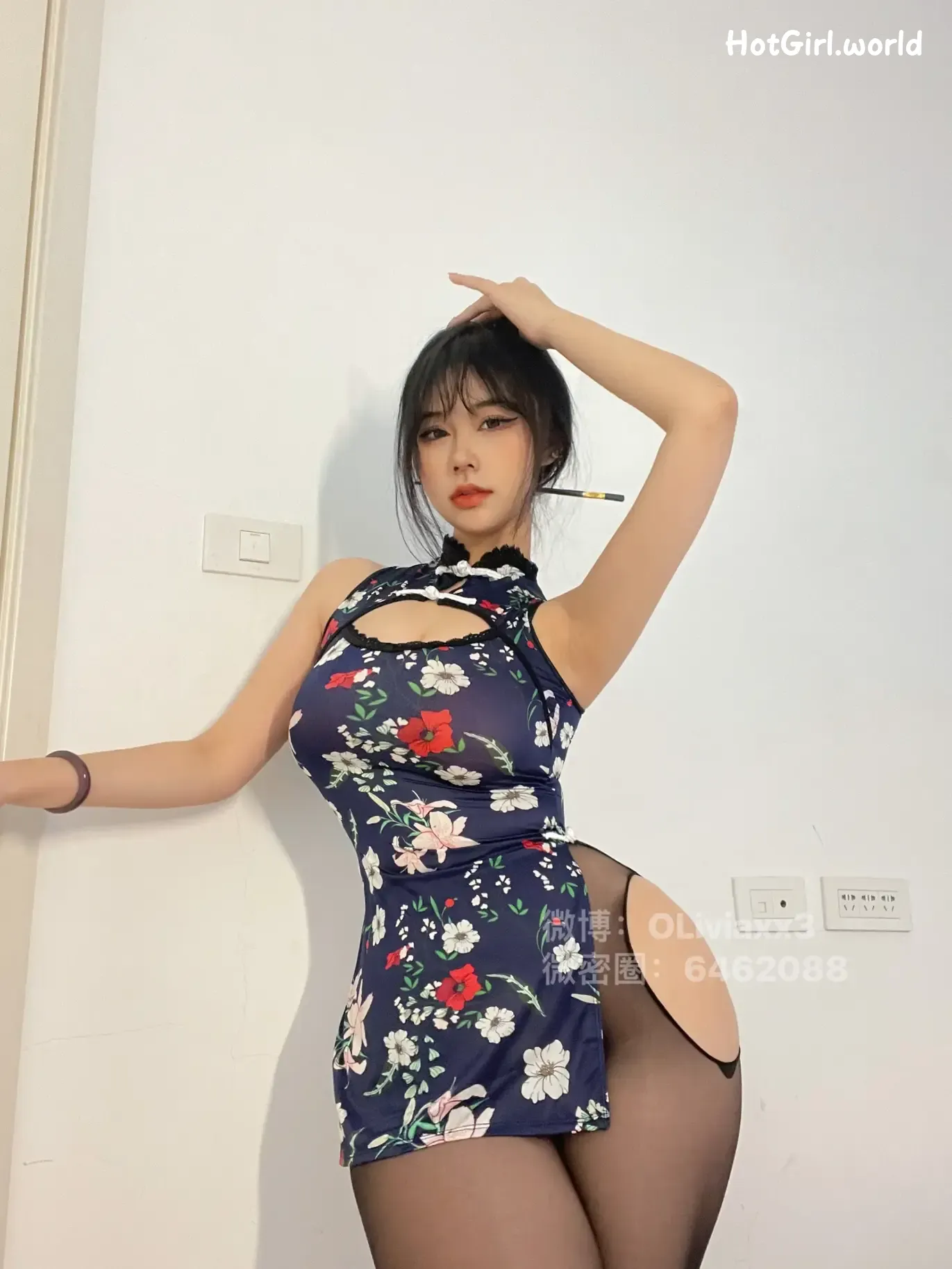 130_hotgirl.world.webp