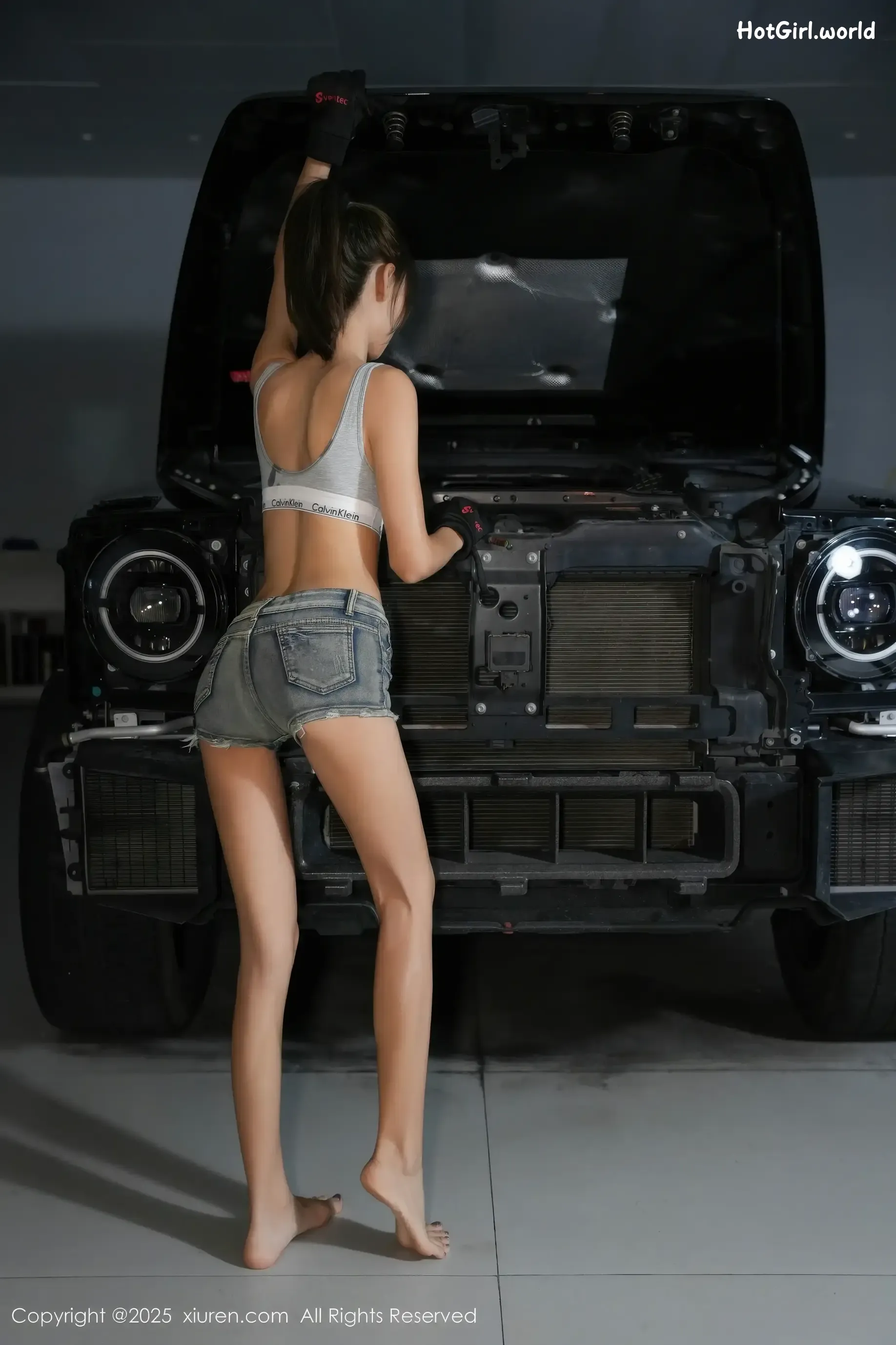 002_hotgirl.world.webp