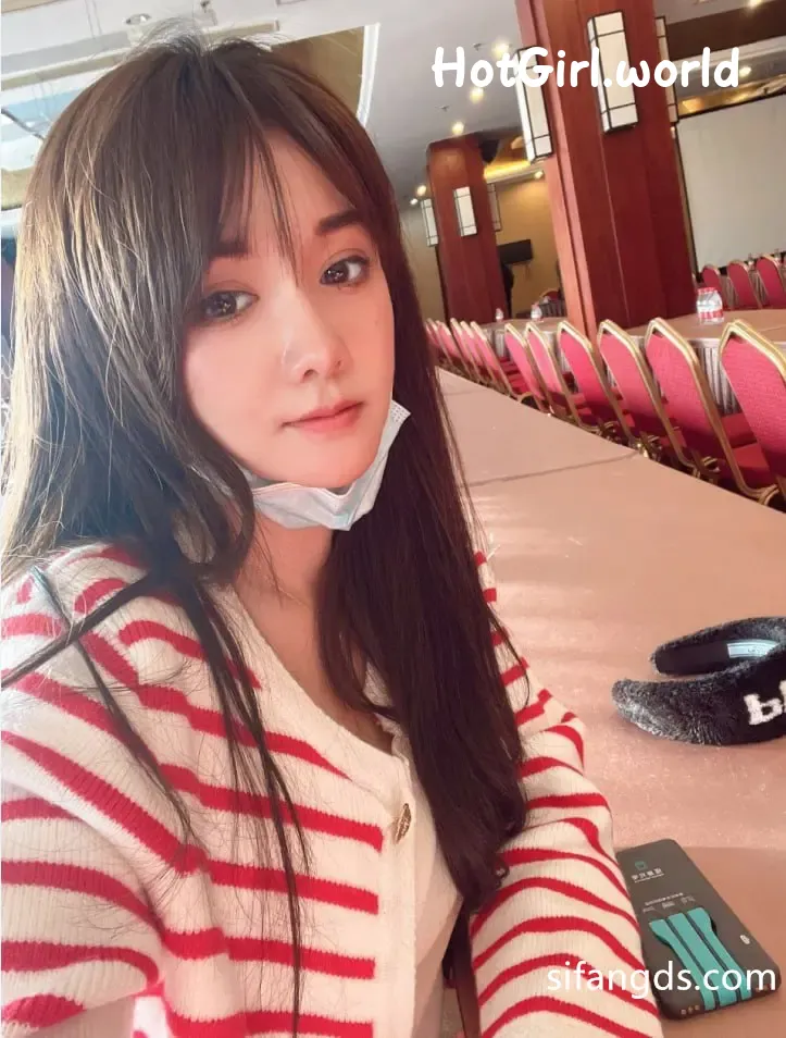 199_hotgirl.world.webp