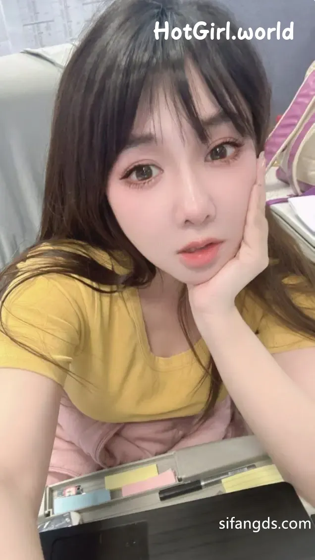 220_hotgirl.world.webp