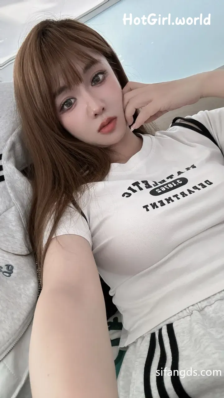 228_hotgirl.world.webp