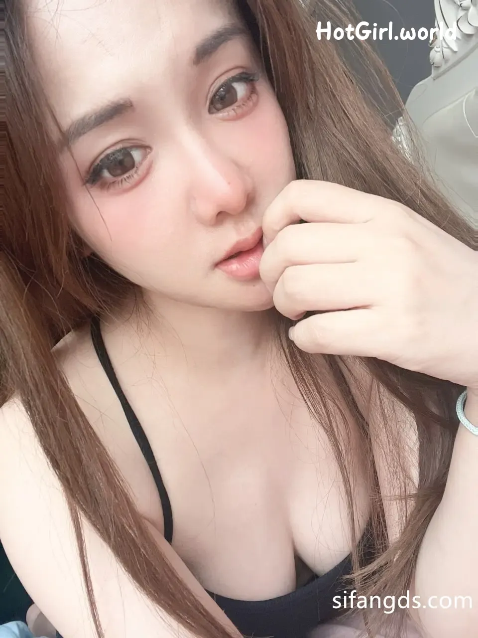 230_hotgirl.world.webp