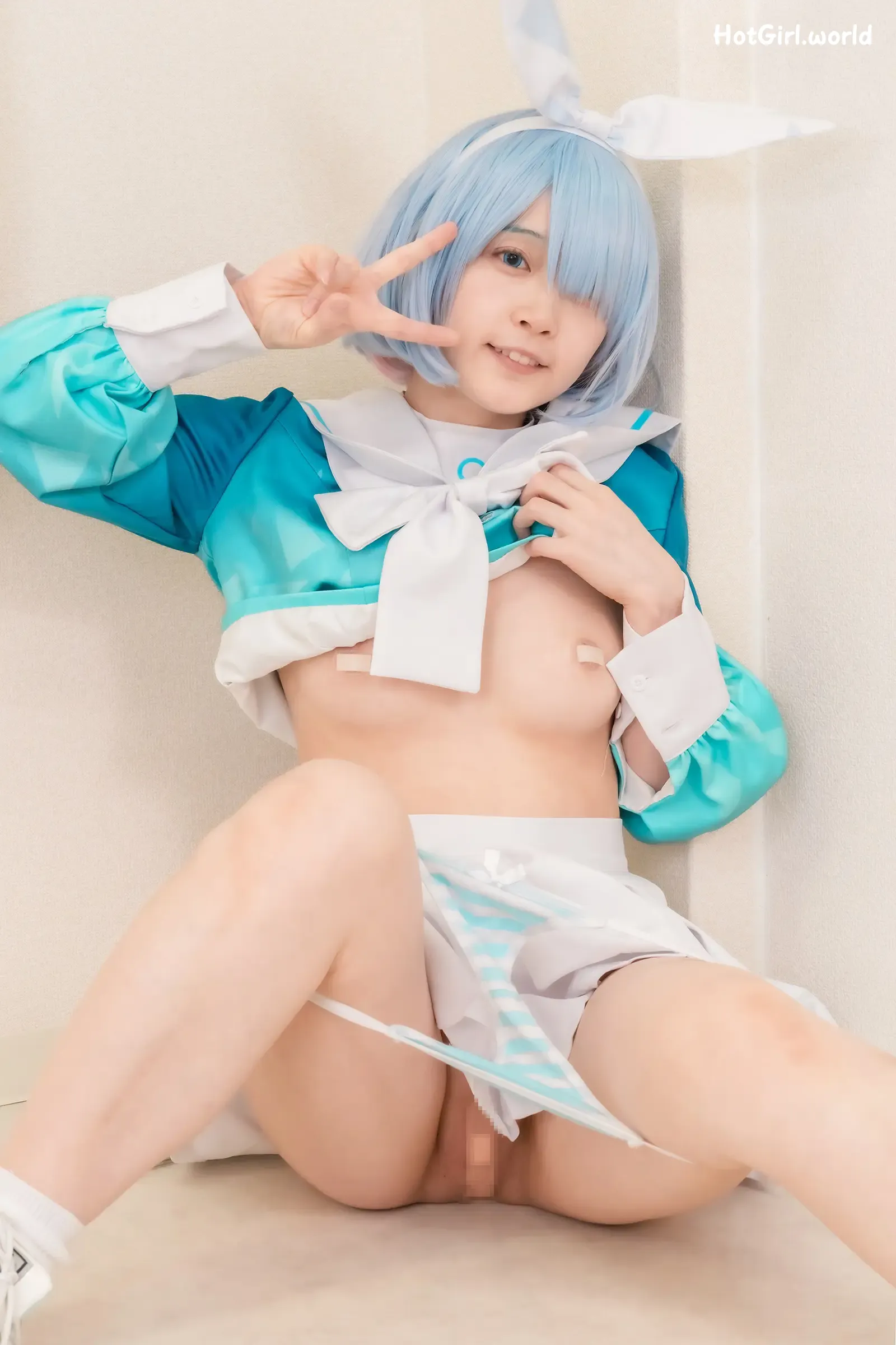 070_hotgirl.world.webp