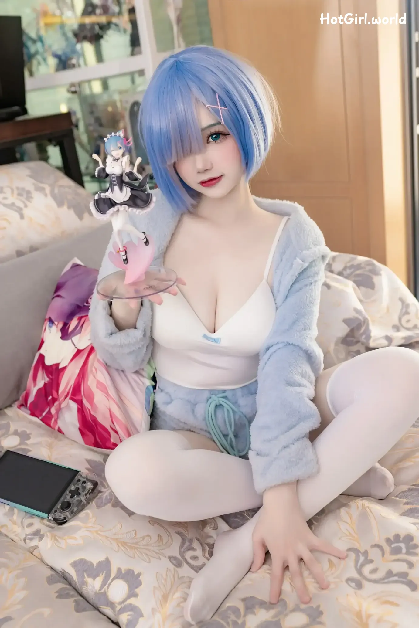 003_hotgirl.world.webp