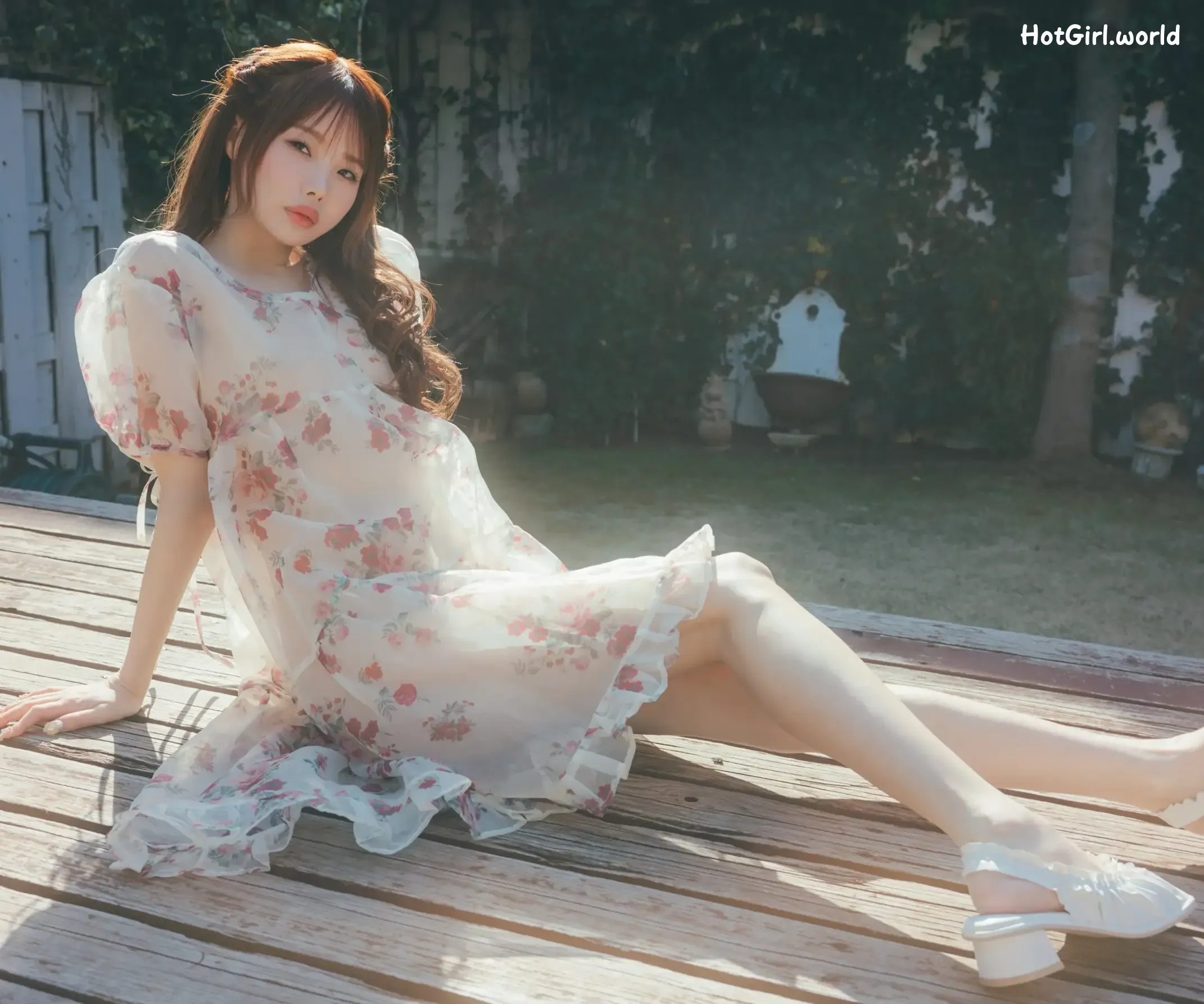002_hotgirl.world.webp