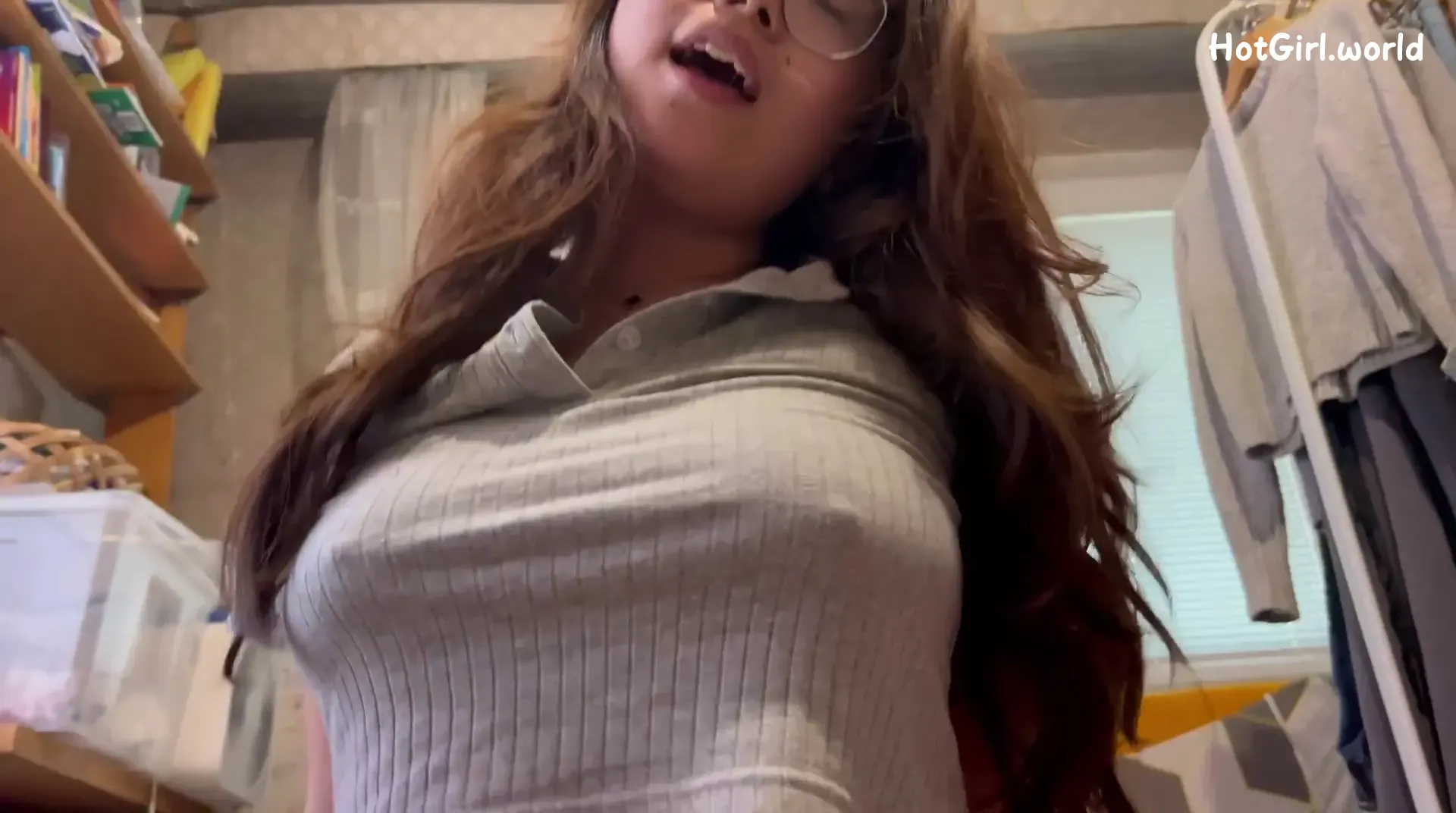 080_hotgirl.world.webp