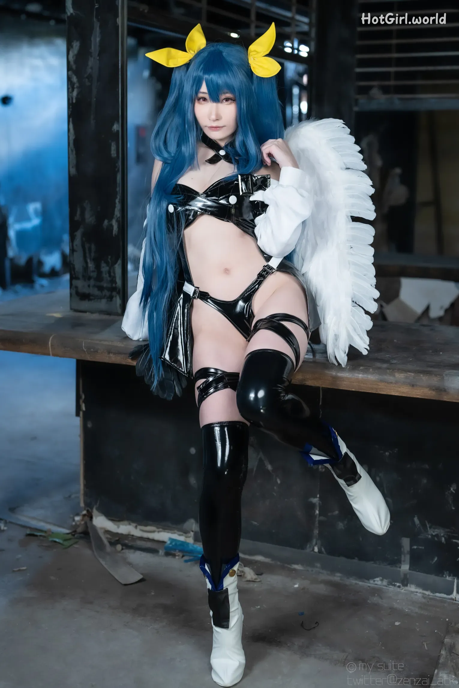 Coser-Atsuki-SUITE-DECEMBER-hotgirl.world-196.webp