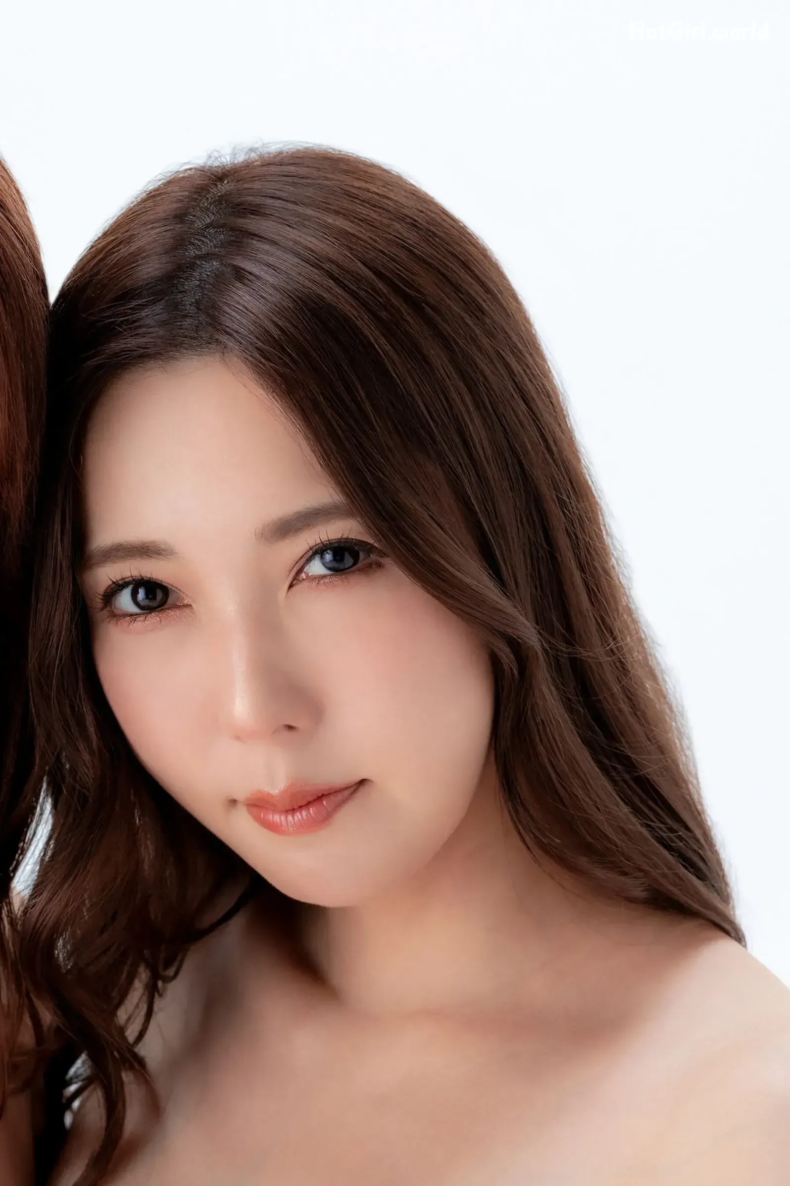 JP-Yui-Hatano-and-tsuki-Hibiki--Super-Legends-Pose-hotgirl.world-056.webp