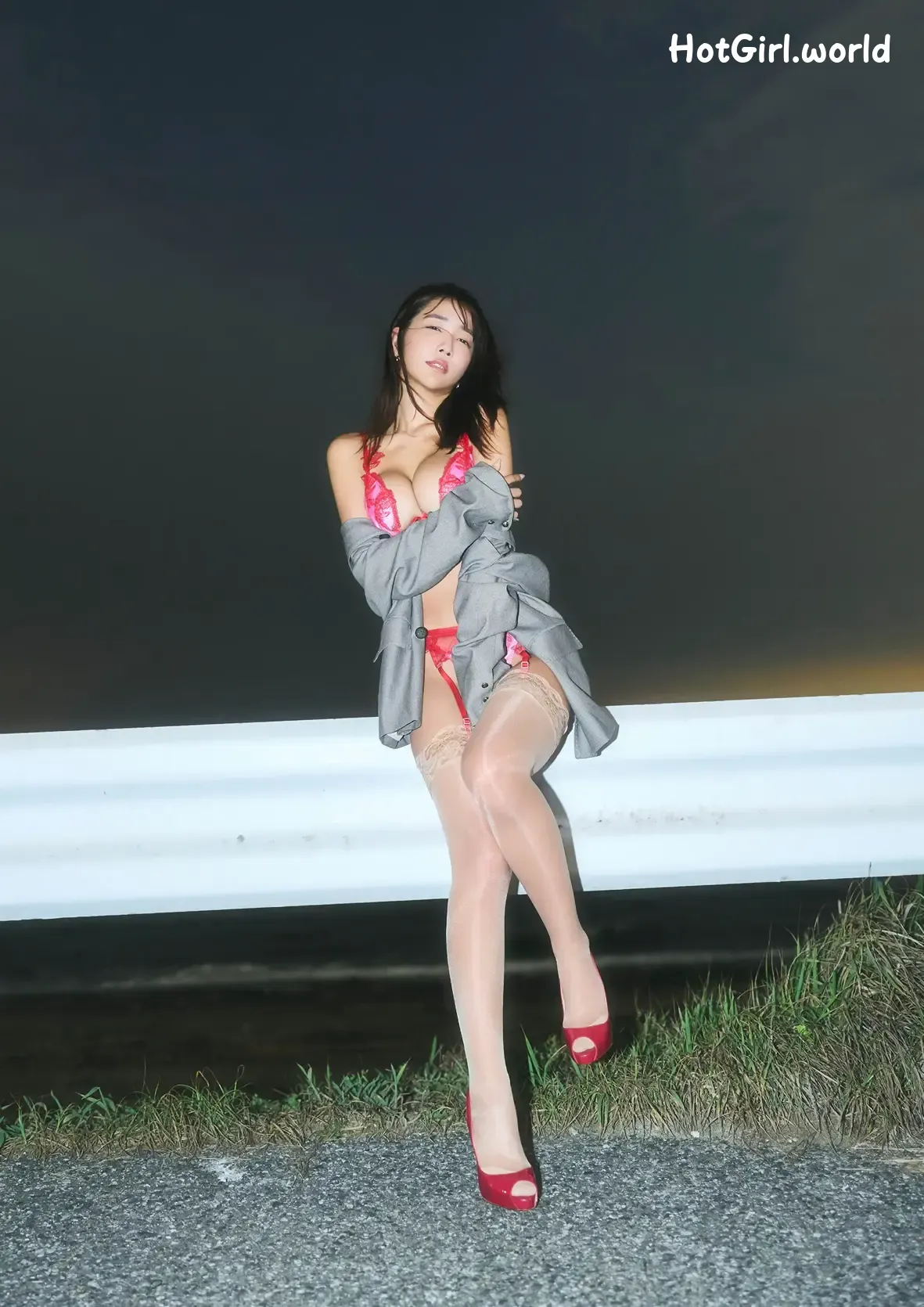 090_hotgirl.world.webp