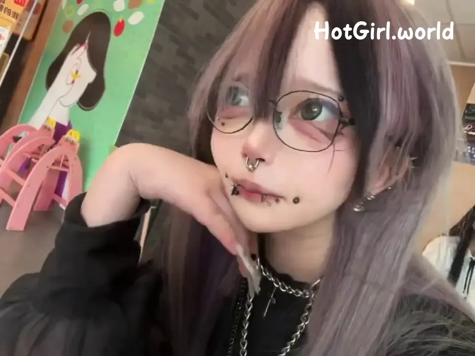 121_hotgirl.world.webp