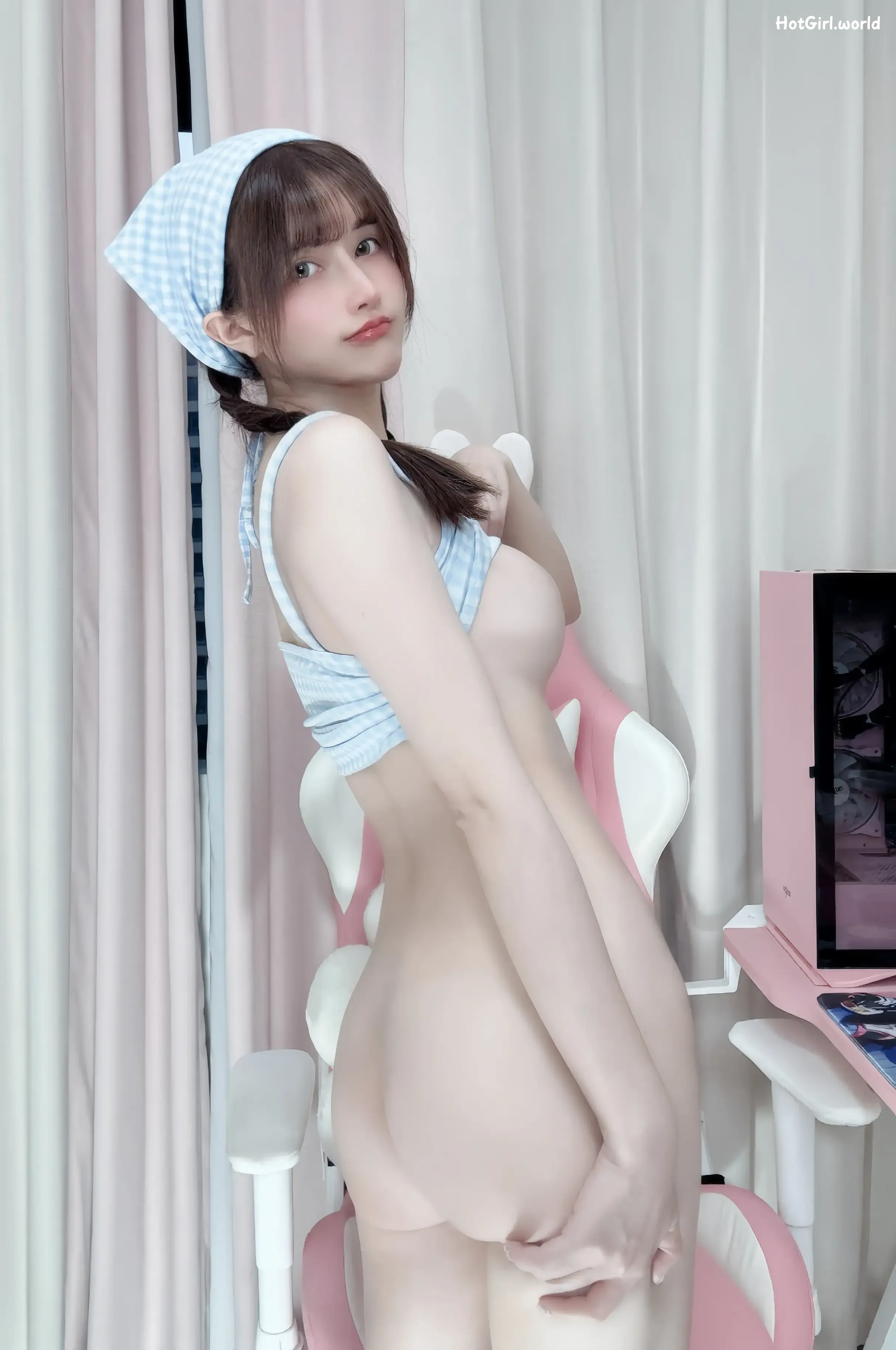 024_hotgirl.world.webp