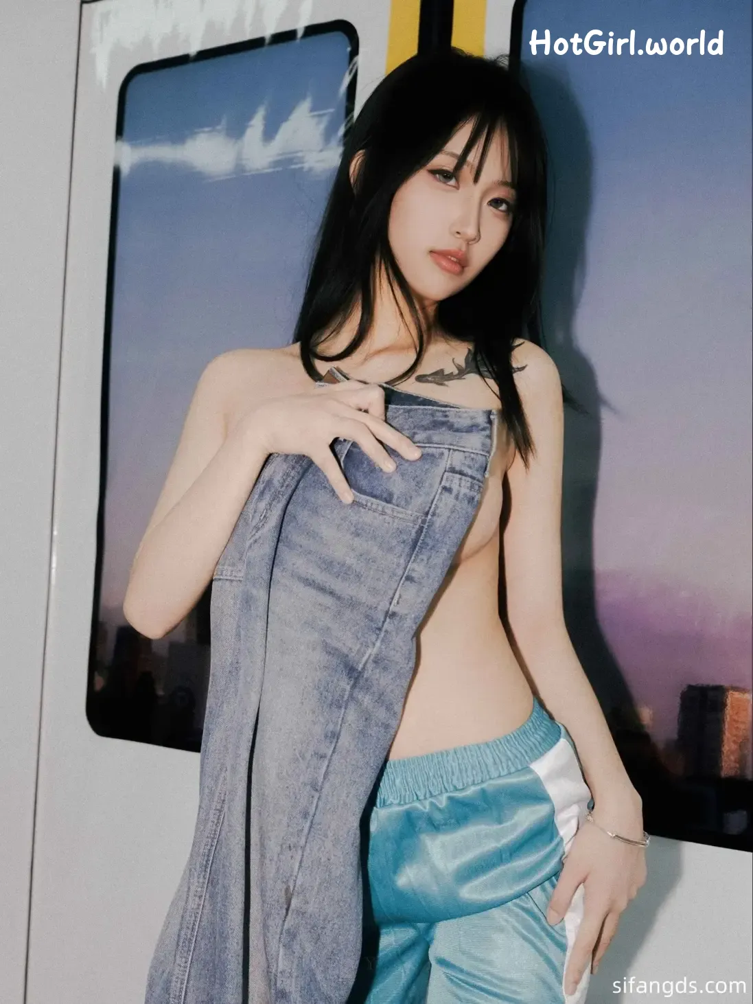 195_hotgirl.world.webp